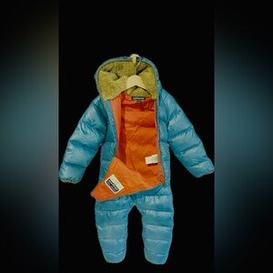 Patagonia Infant Hi-Loft Down Sweater Bunting  with fleece lined hood.